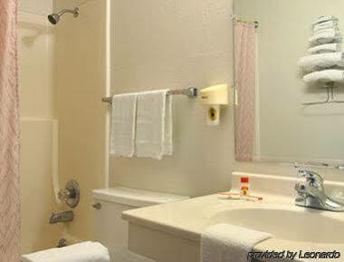 ซูเปอร์ 8 บาย วินด์แฮม นอร์ฟอล์ค Motel นอร์โฟล์ค ภายนอก รูปภาพ